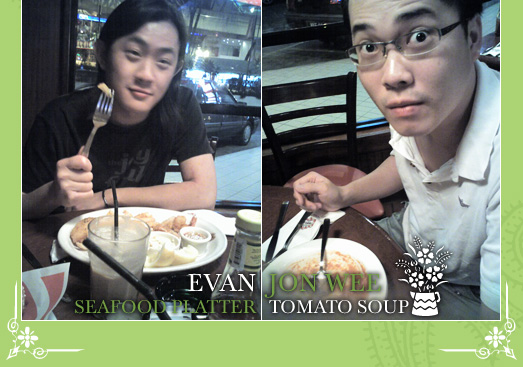 Backdated post. Actual event took place on 9 April 2006. Well, as I mention in the previous post, we ended our Malacca tour early because we have something else to do. That's right, we are back to have a farewell dinner with Evan. Yes, obviously the night didn't end with us just going back, unpack and sleep. Hahaha.... Evan is going to work in the States for like... well supposedly one month.. but then... things might change. He might be there for a longer period. Maybe 3-4 months. Therefore, we decided to go to have a big feast at T.G.I.F. Yes, evan always like T.G.I.F's. Who doesn't. Thank God It's Friday! ?